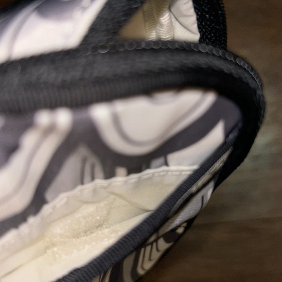 LeSportsac Wristlet birds - Picture 10 of 11